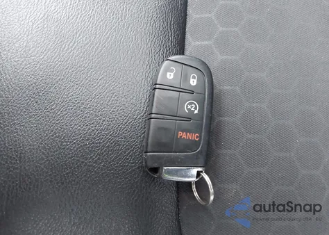 2018 Jeep Compass Latitude 4X4 z USA, uszkodzony, nr VIN 3C4NJDBB4JT113978